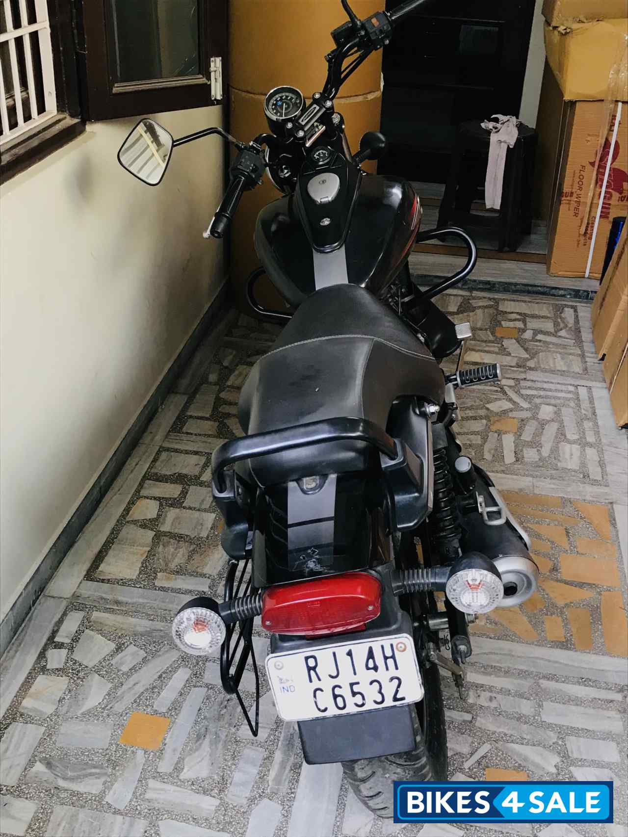 Black Bajaj Avenger Street 220