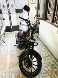 Black Bajaj Avenger Street 220