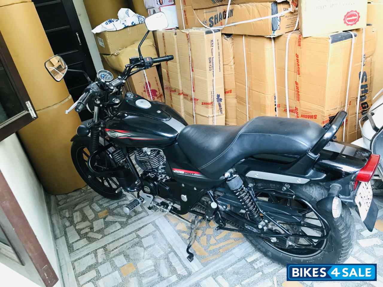 Black Bajaj Avenger Street 220