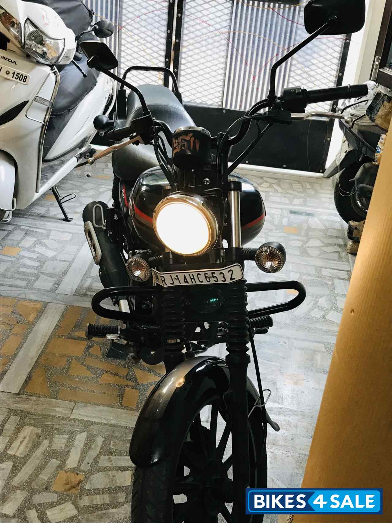Black Bajaj Avenger Street 220