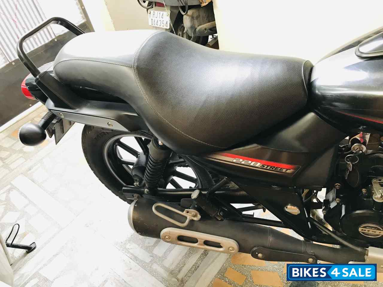 Black Bajaj Avenger Street 220