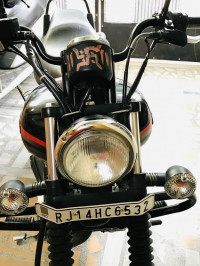 Black Bajaj Avenger Street 220
