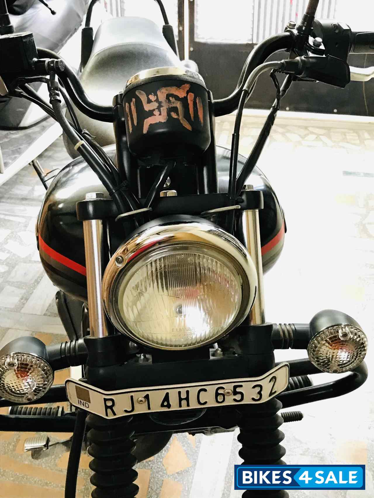 Black Bajaj Avenger Street 220