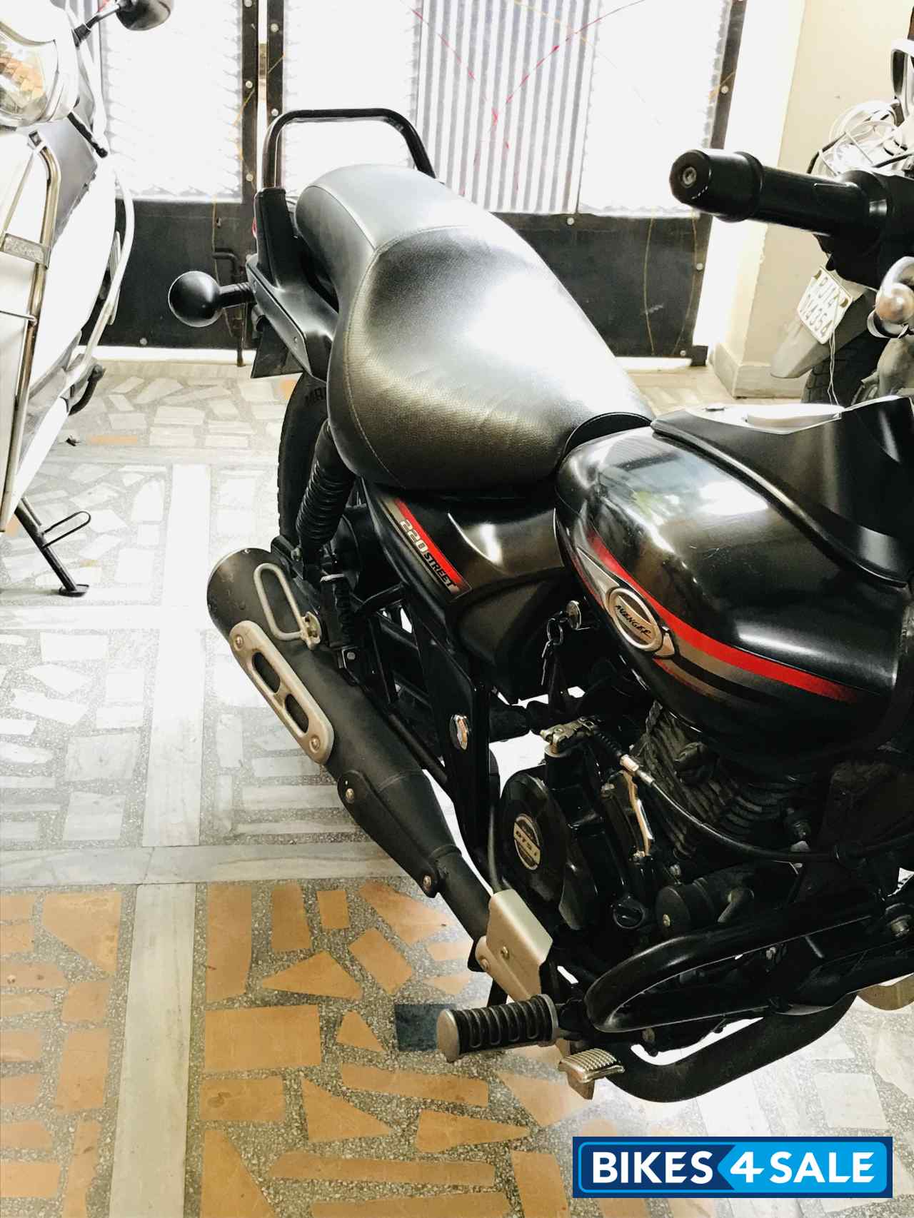 Black Bajaj Avenger Street 220