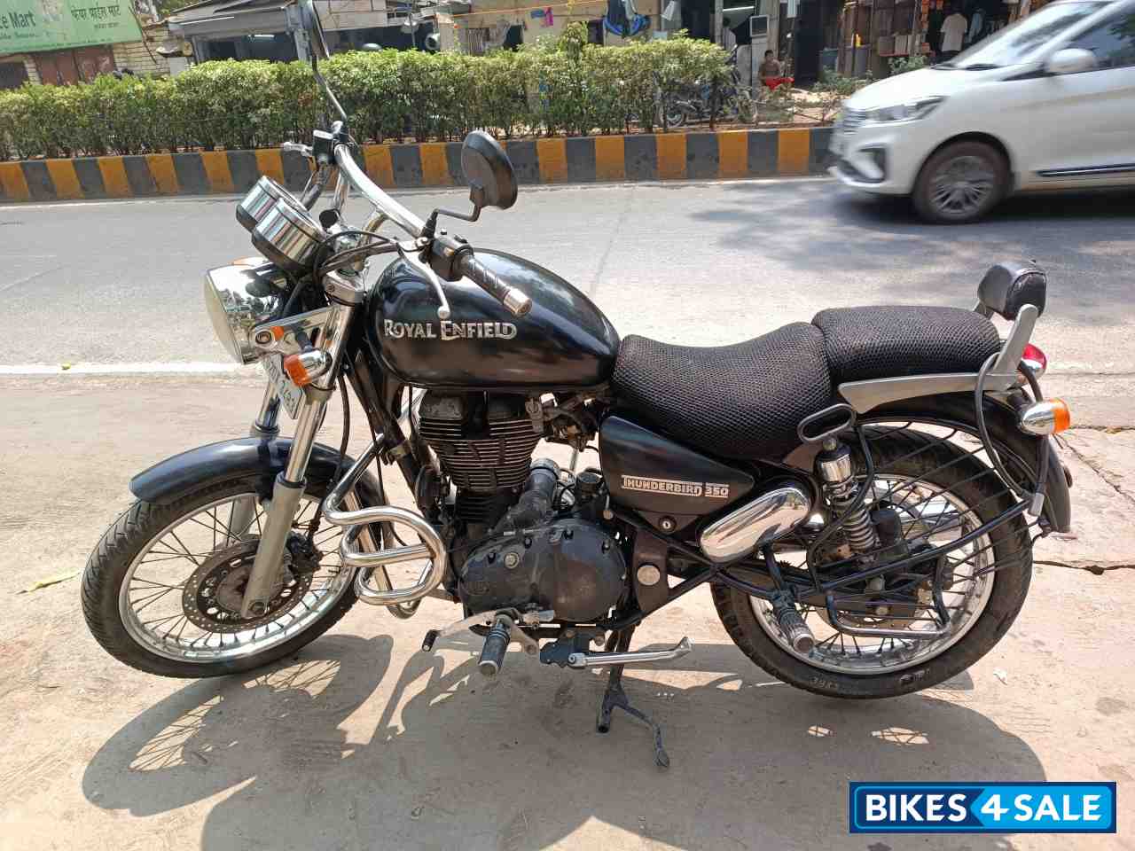 Black Royal Enfield Thunderbird 350