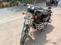 Black Royal Enfield Thunderbird 350