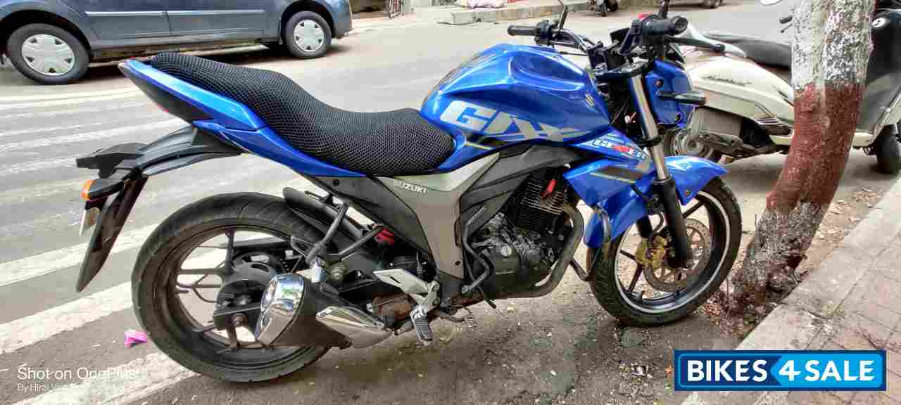 Blue Suzuki Gixxer 150