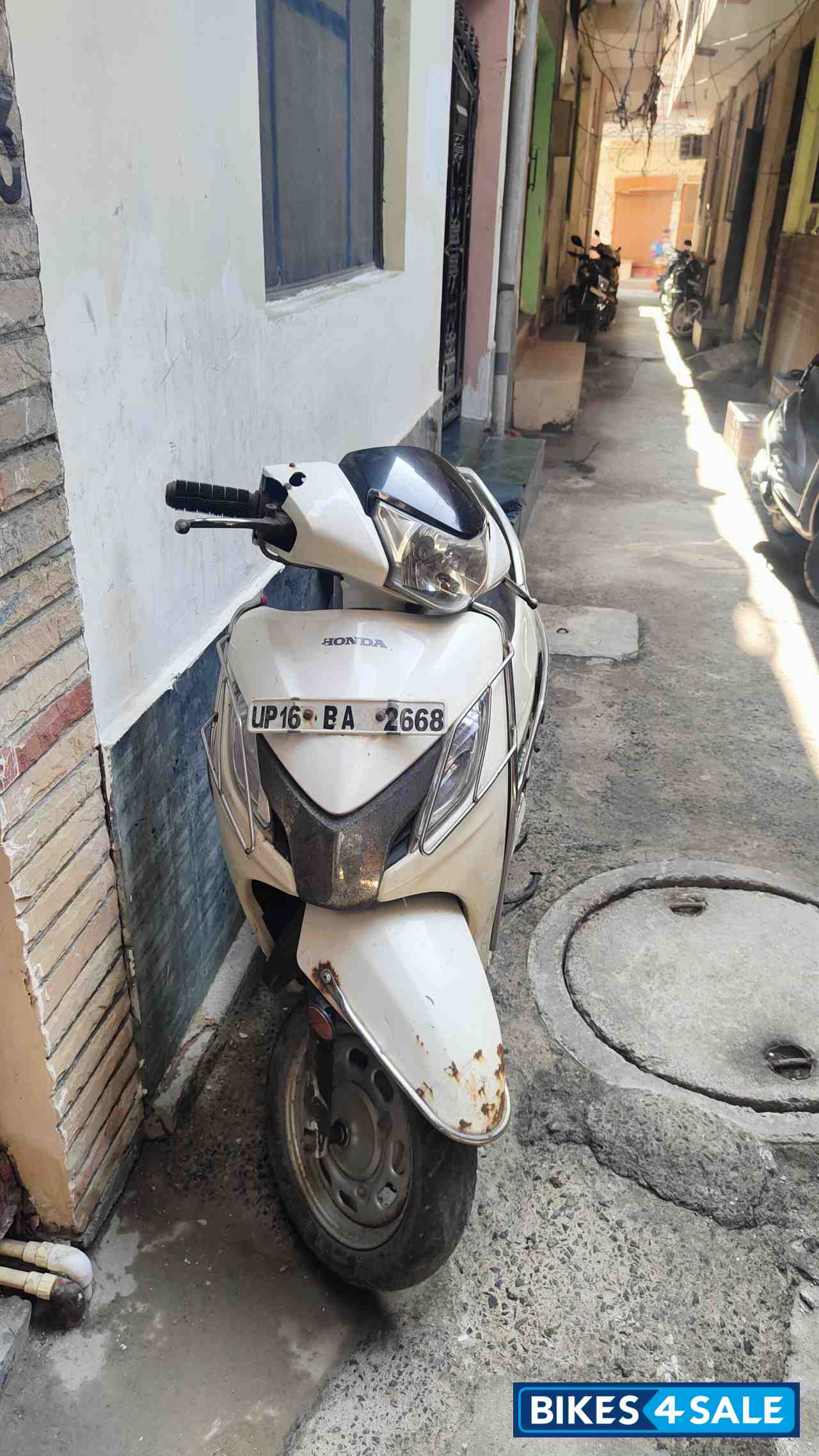 White Honda Activa 125