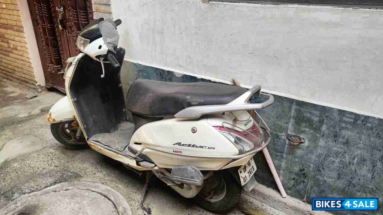 White Honda Activa 125