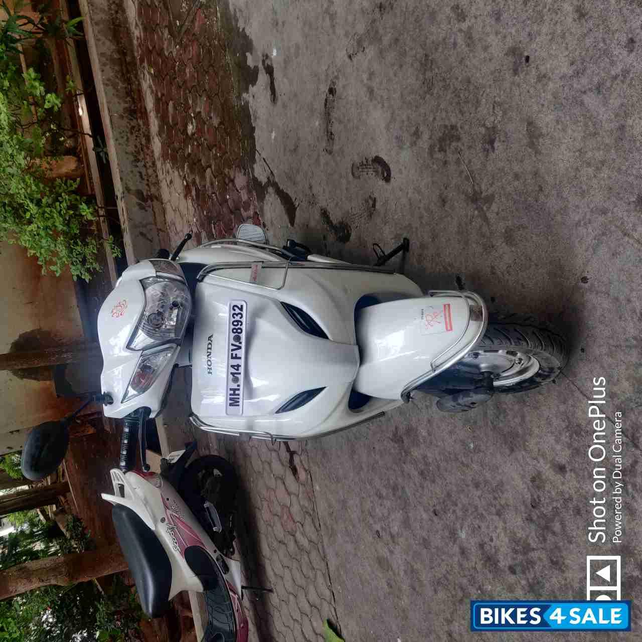 White Honda Activa 3G