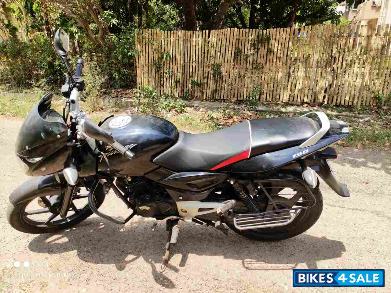 Black Bajaj Pulsar 150
