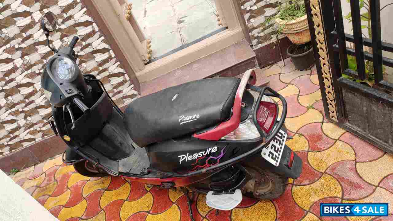 Black & Red Hero Pleasure