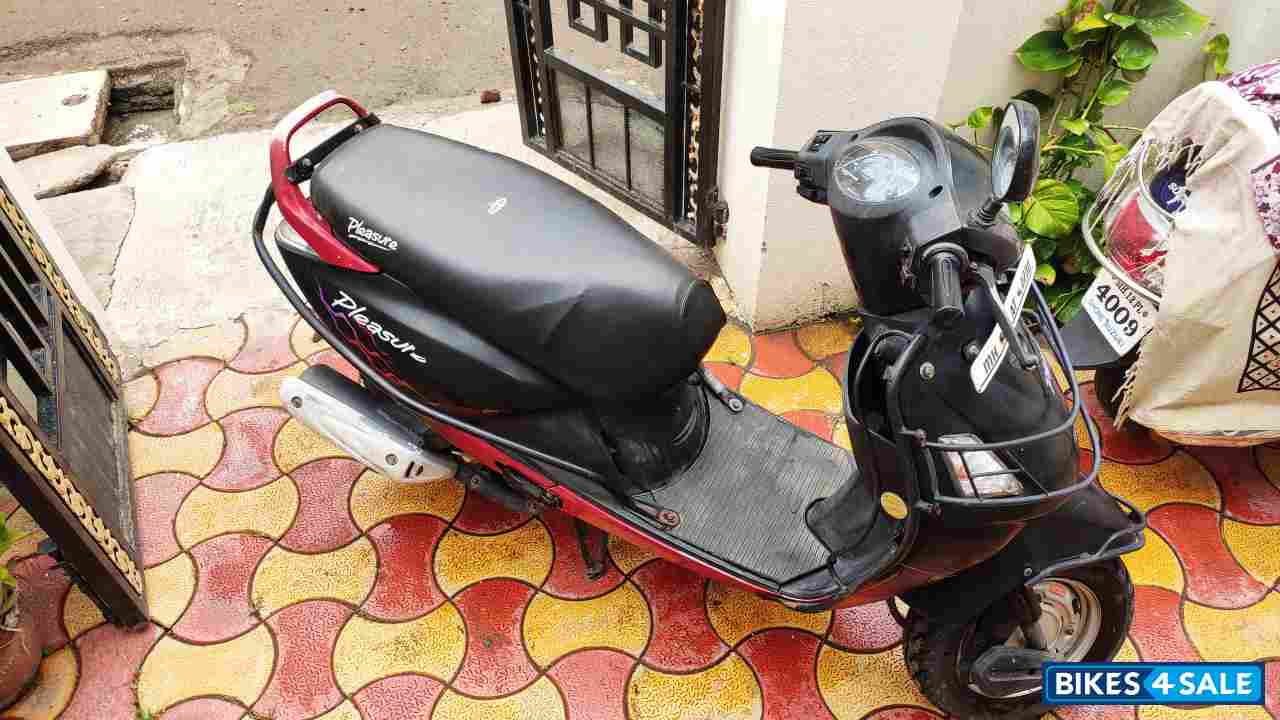 Black & Red Hero Pleasure