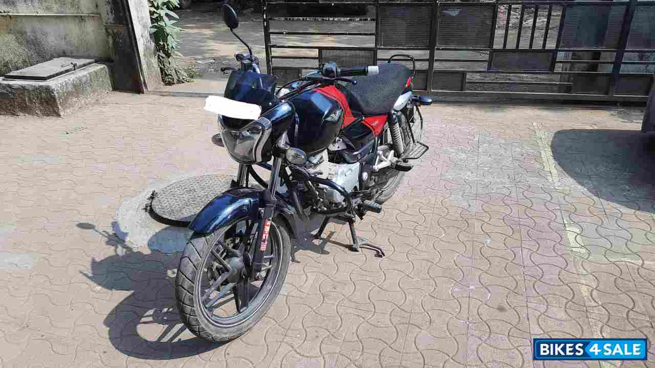 Bajaj V15