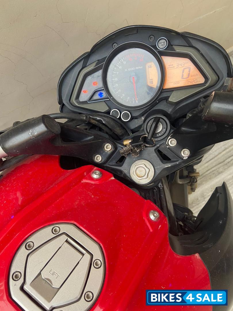 Red Bajaj Pulsar NS 160