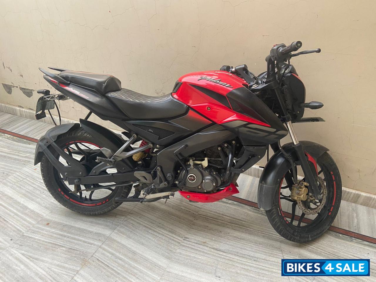 Red Bajaj Pulsar NS 160