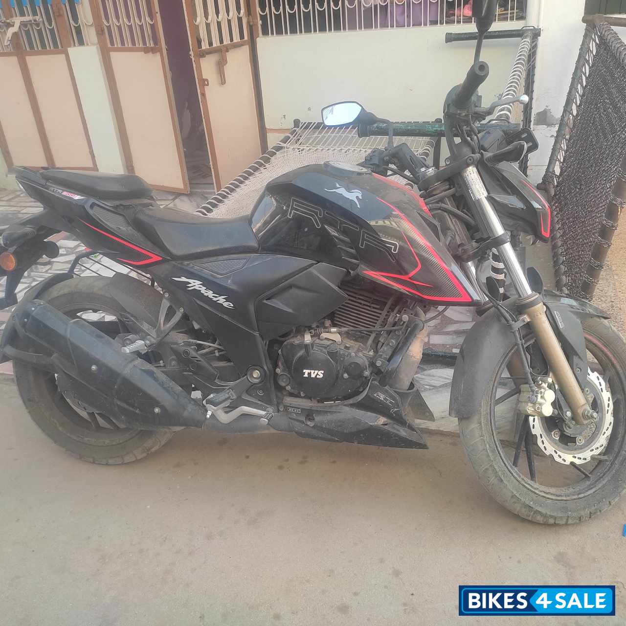 TVS Apache RTR 200 4V ABS