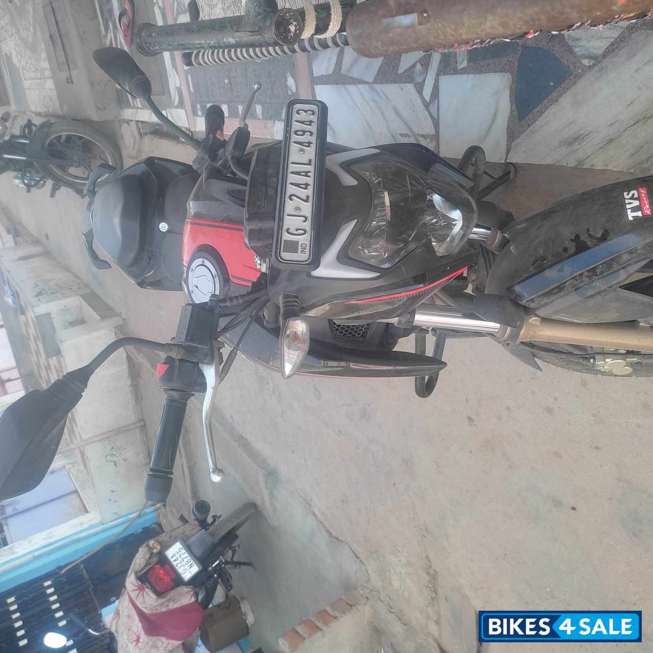 TVS Apache RTR 200 4V ABS