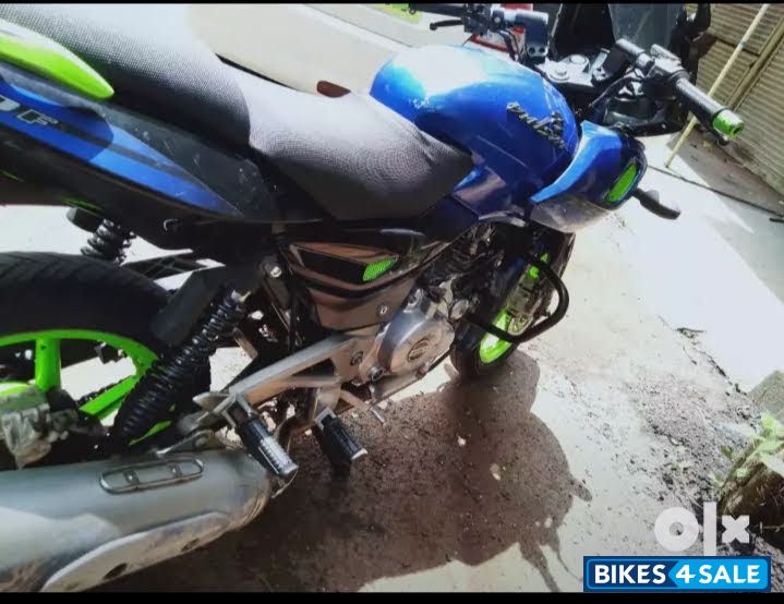 Bajaj Pulsar 220F