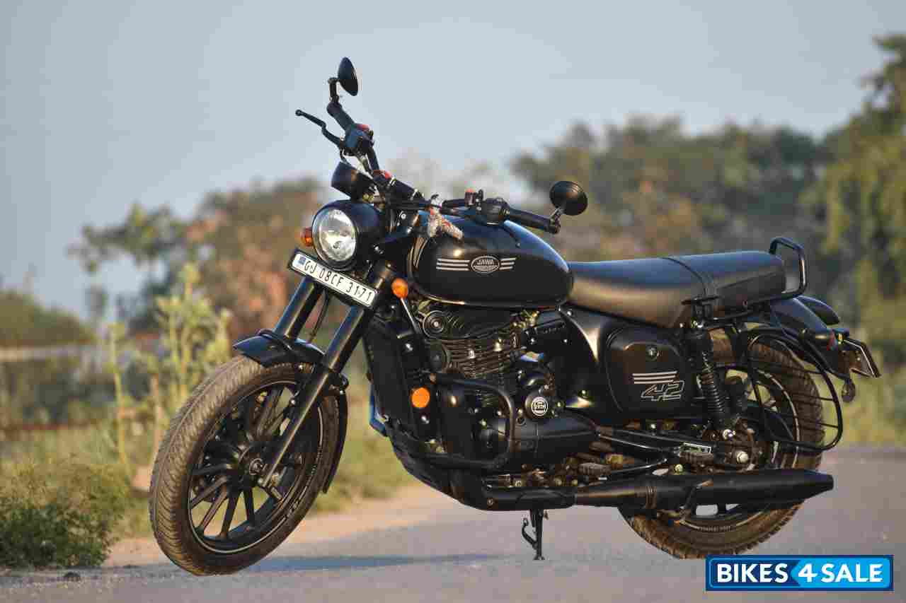 Jawa 42 Dual Channel ABS AllStar Black