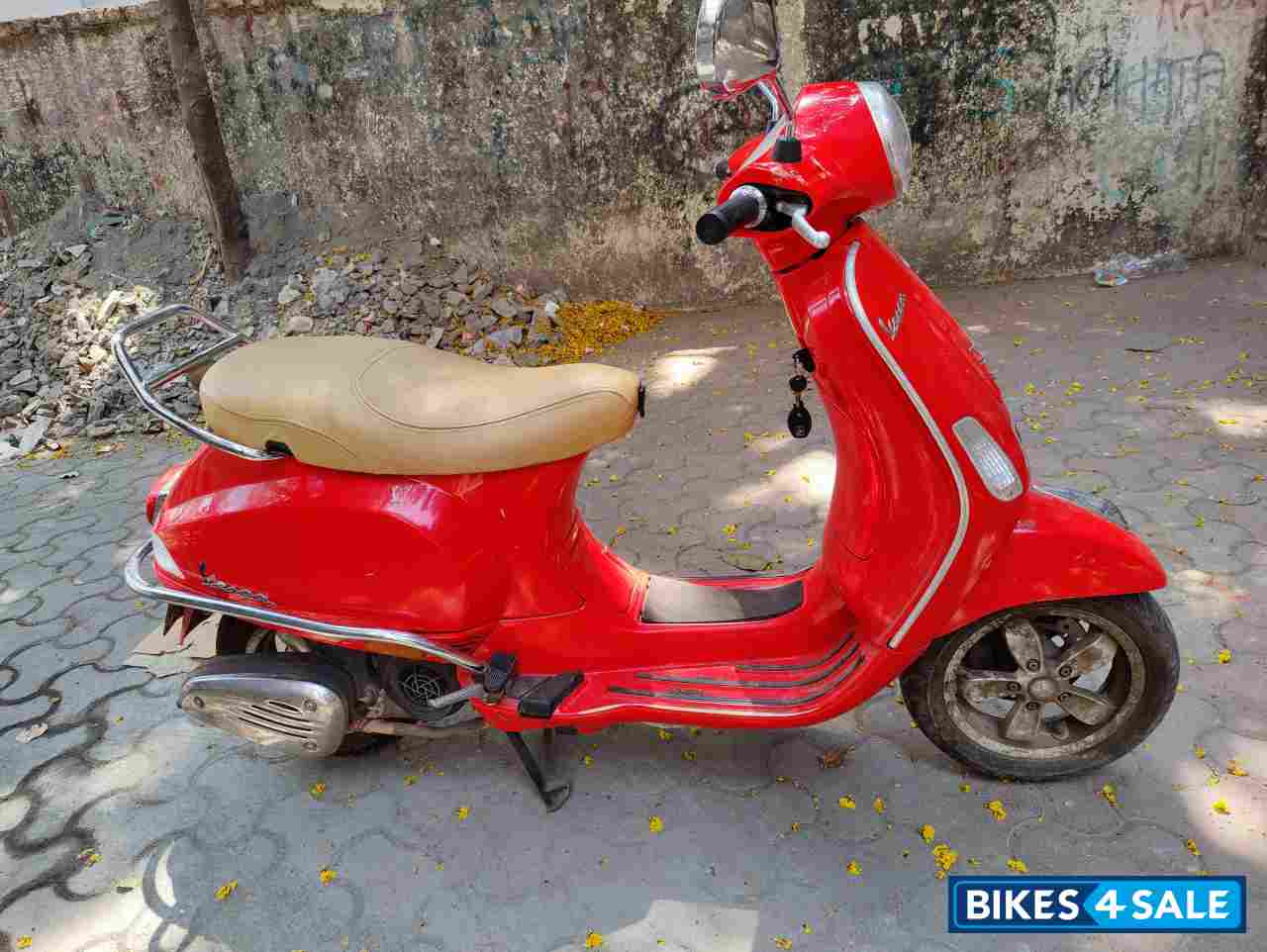 Red Vespa VXL 150