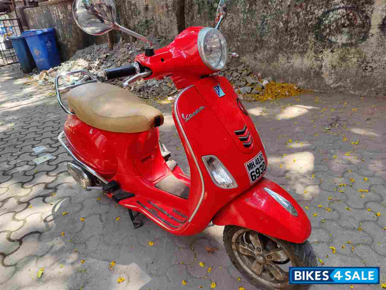 Red Vespa VXL 150