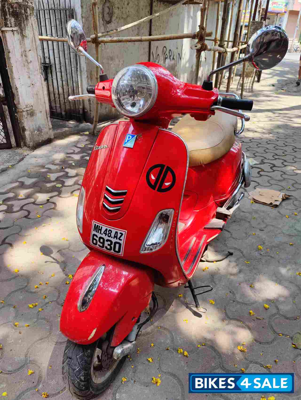 Red Vespa VXL 150