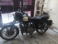 Black Royal Enfield Classic 500