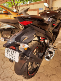 Black Suzuki Gixxer SF