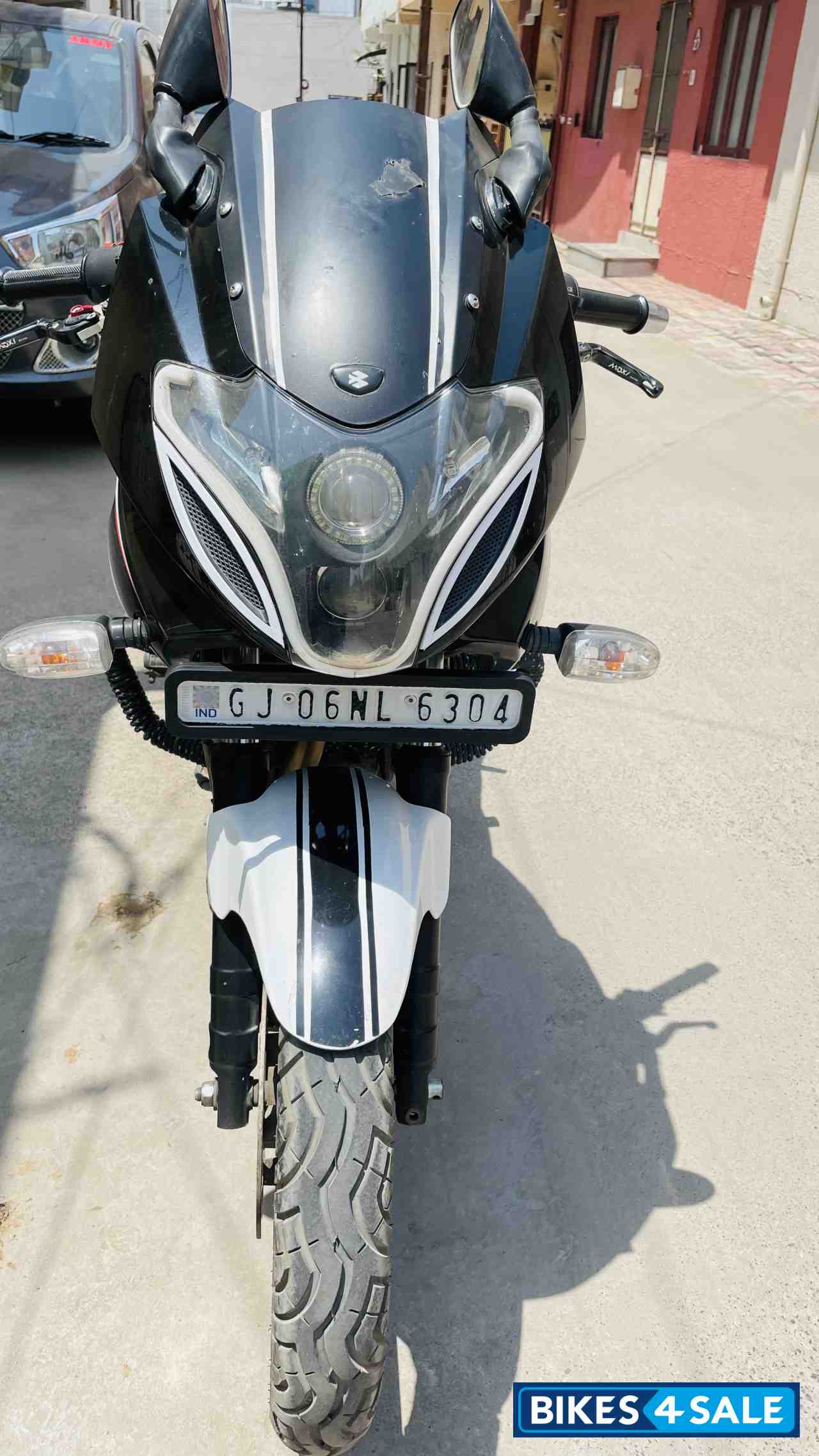 Bajaj Pulsar 220F