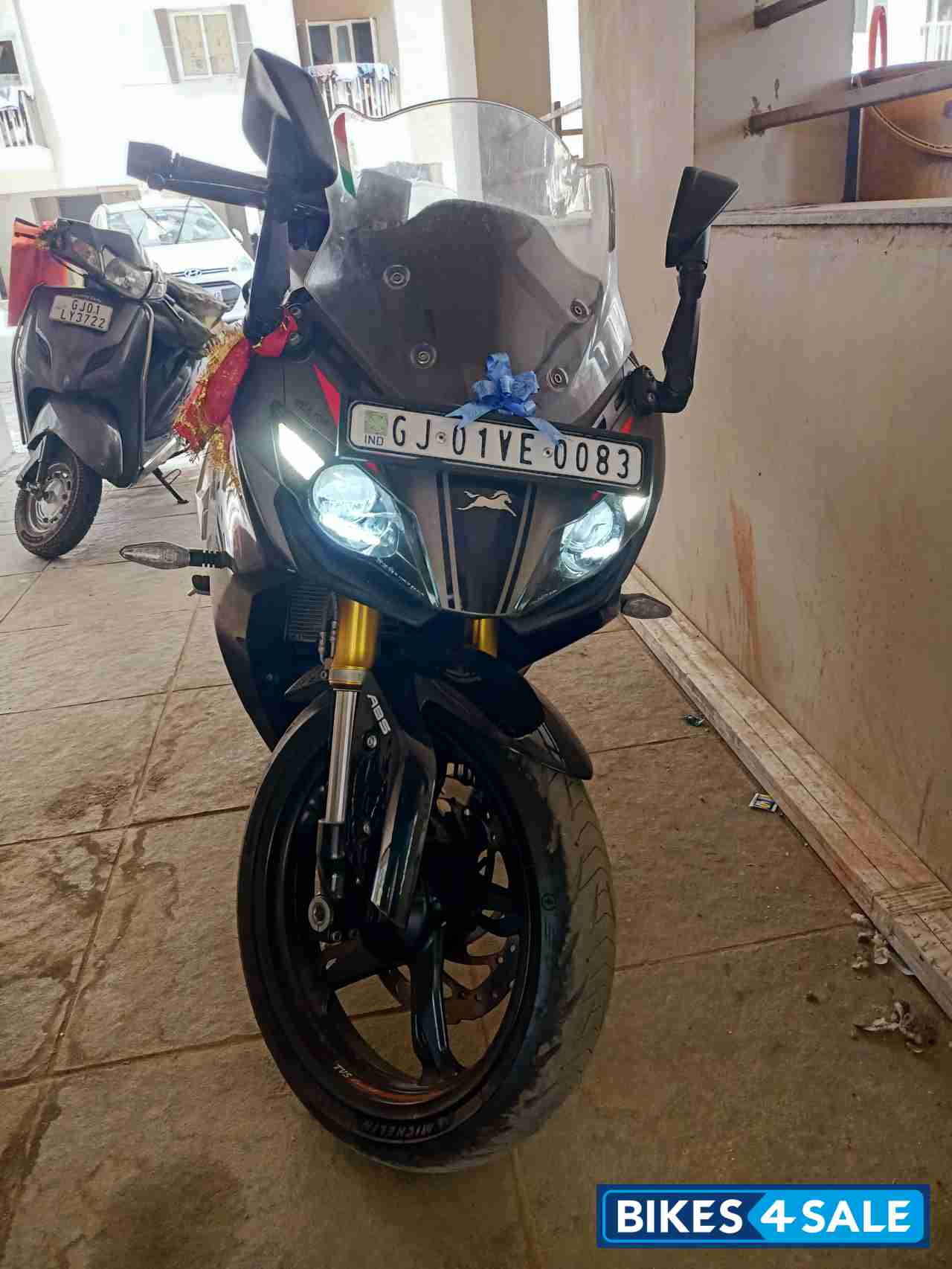 Black TVS Apache RR 310 2020