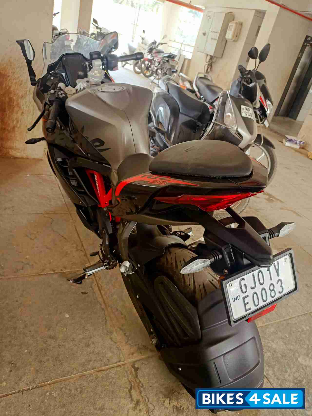 Black TVS Apache RR 310 2020