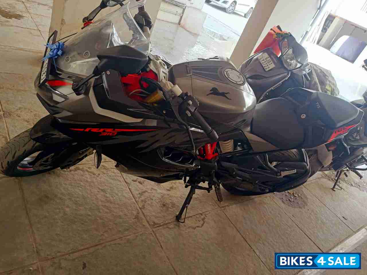 Black TVS Apache RR 310 2020