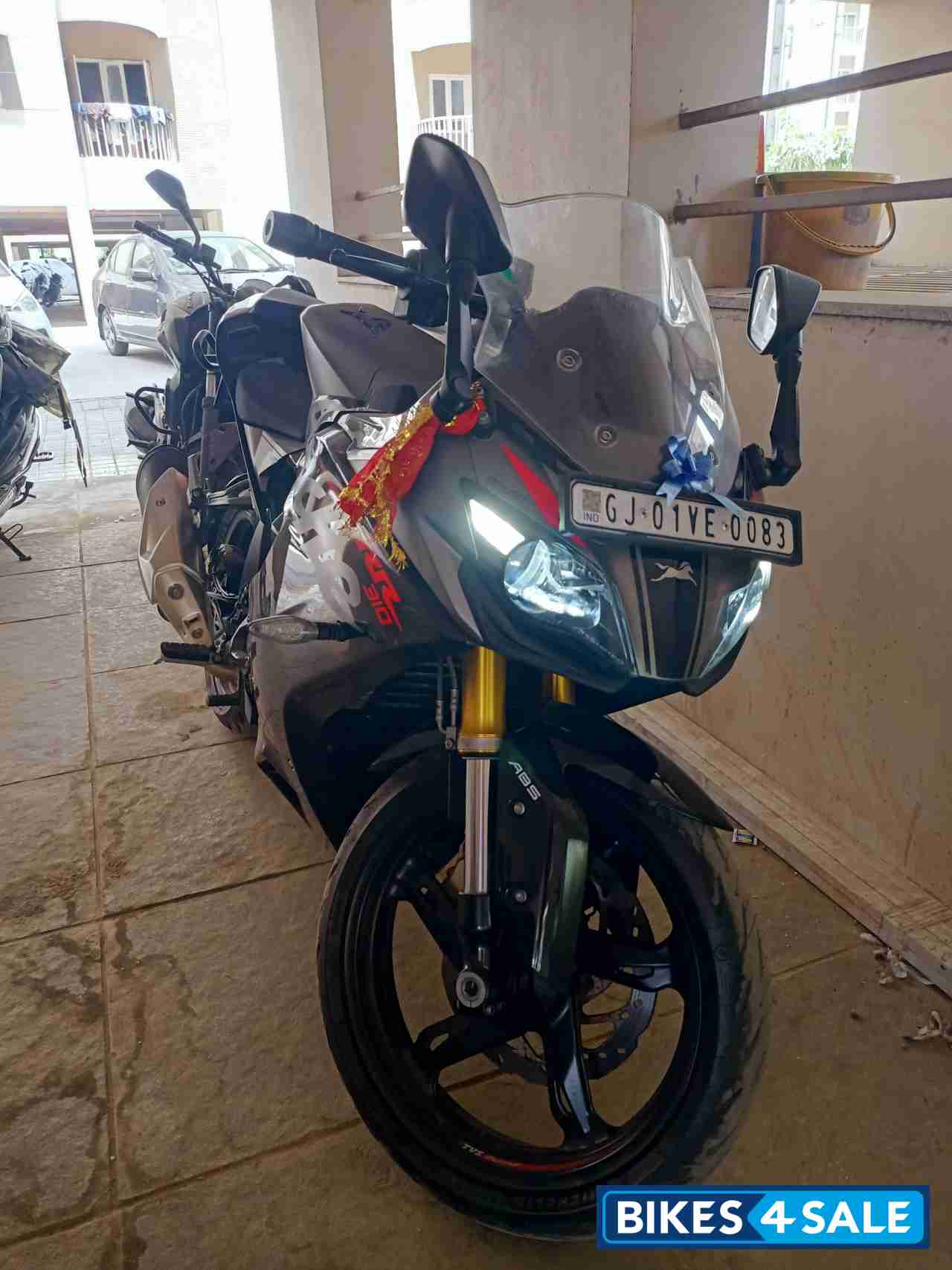 Black TVS Apache RR 310 2020