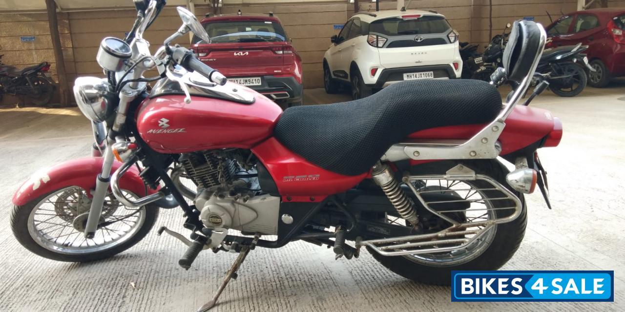 Cocktail Red Bajaj Avenger 220 DTS-i