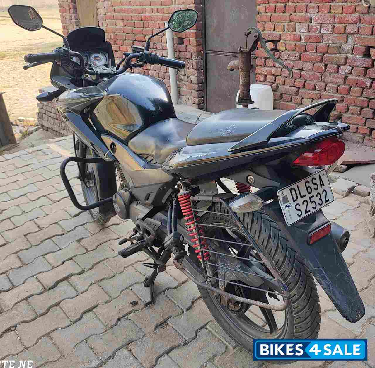 Black Honda CBF Stunner