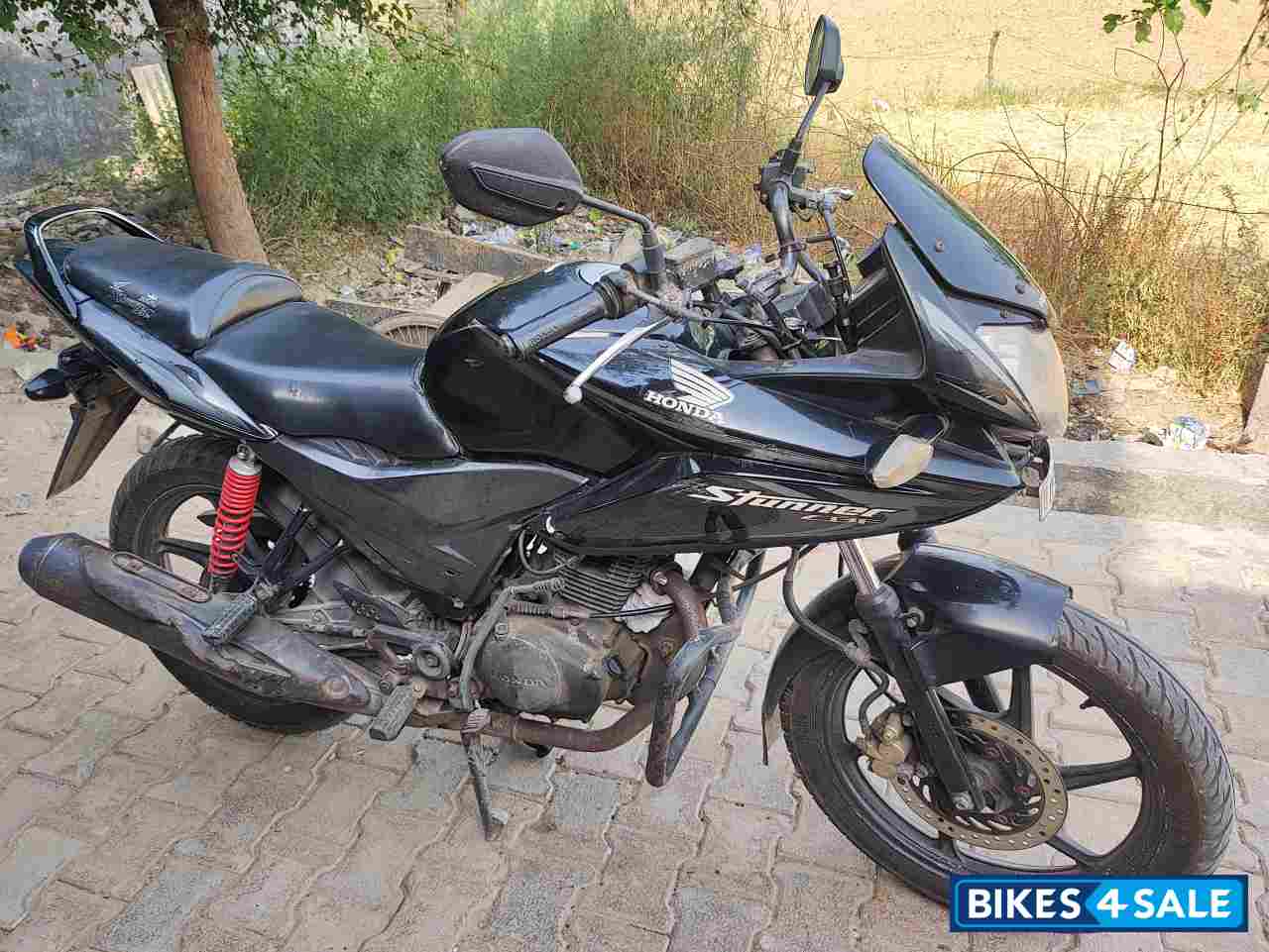Black Honda CBF Stunner