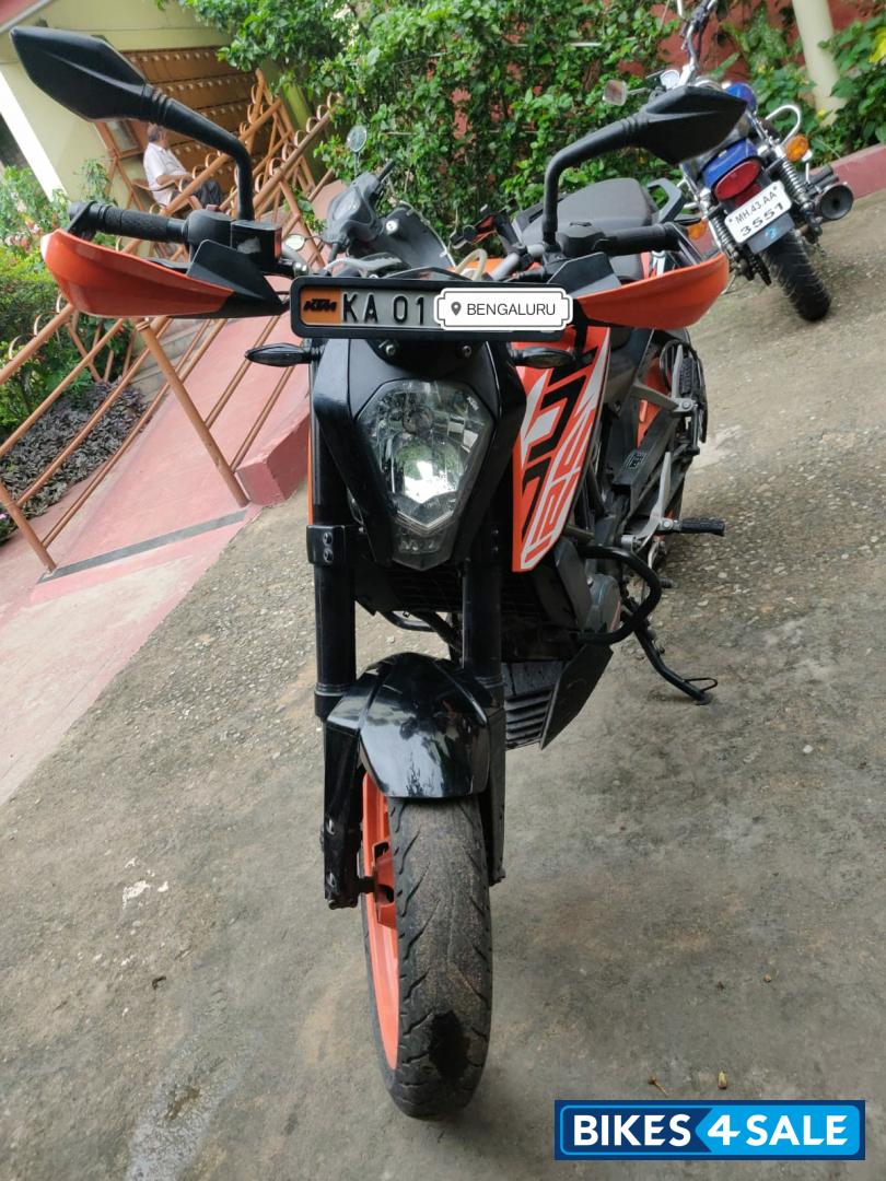Orange KTM Duke 125