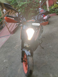 Orange KTM Duke 125