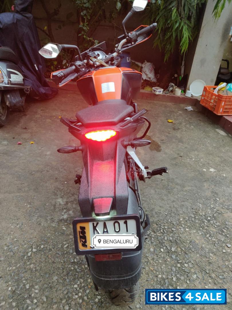 Orange KTM Duke 125