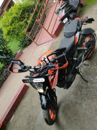 Orange KTM Duke 125