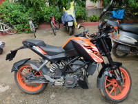 Orange KTM Duke 125