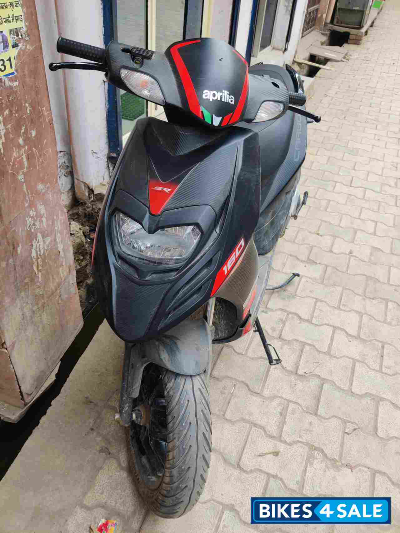 Aprilia SR 160 Carbon ABS