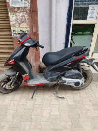 Aprilia SR 160 Carbon ABS