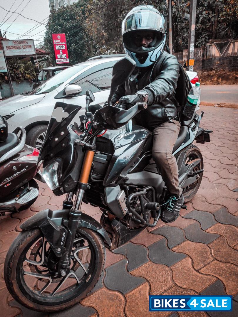 Twilight Blue Bajaj Dominar 400