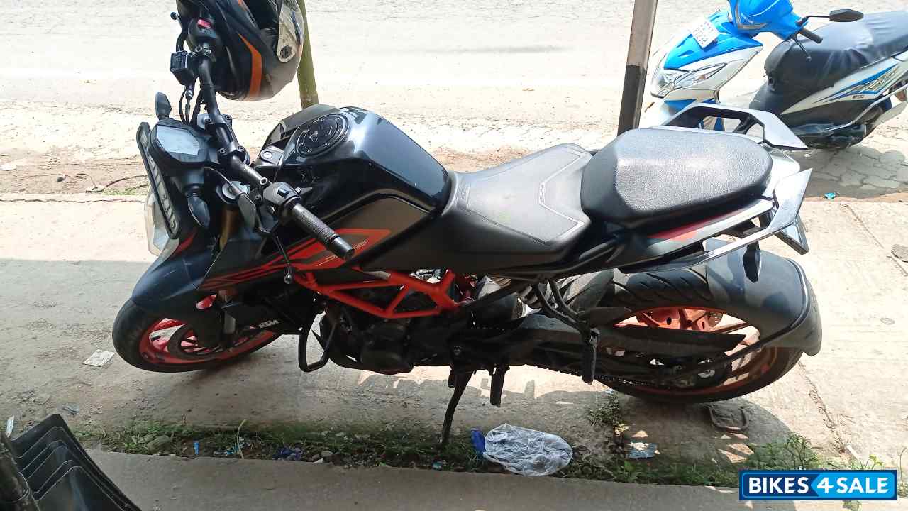 Orange And Black KTM Duke 250 2020