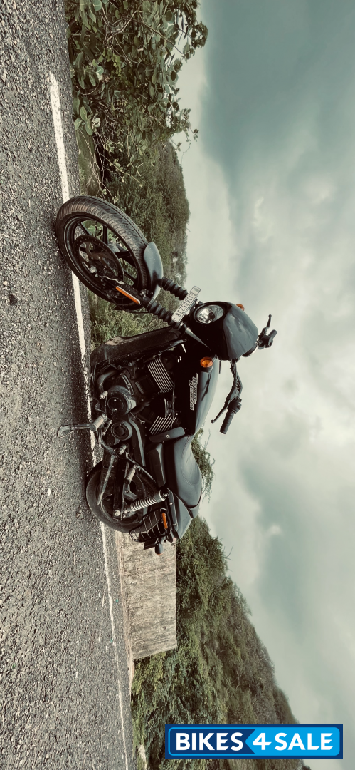 Black Harley Davidson Street 750