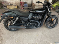 Black Harley Davidson Street 750