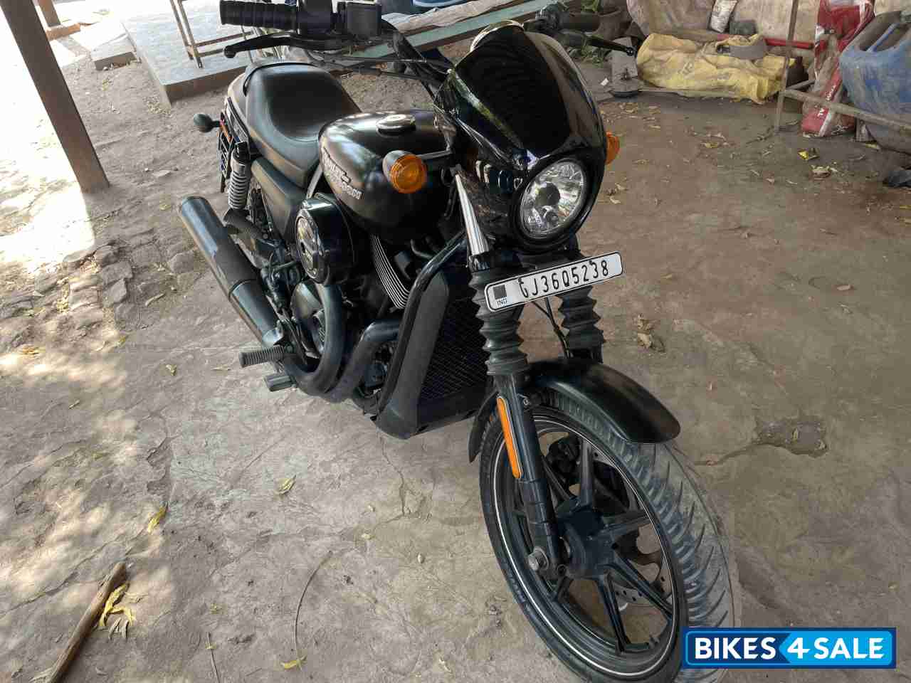 Black Harley Davidson Street 750