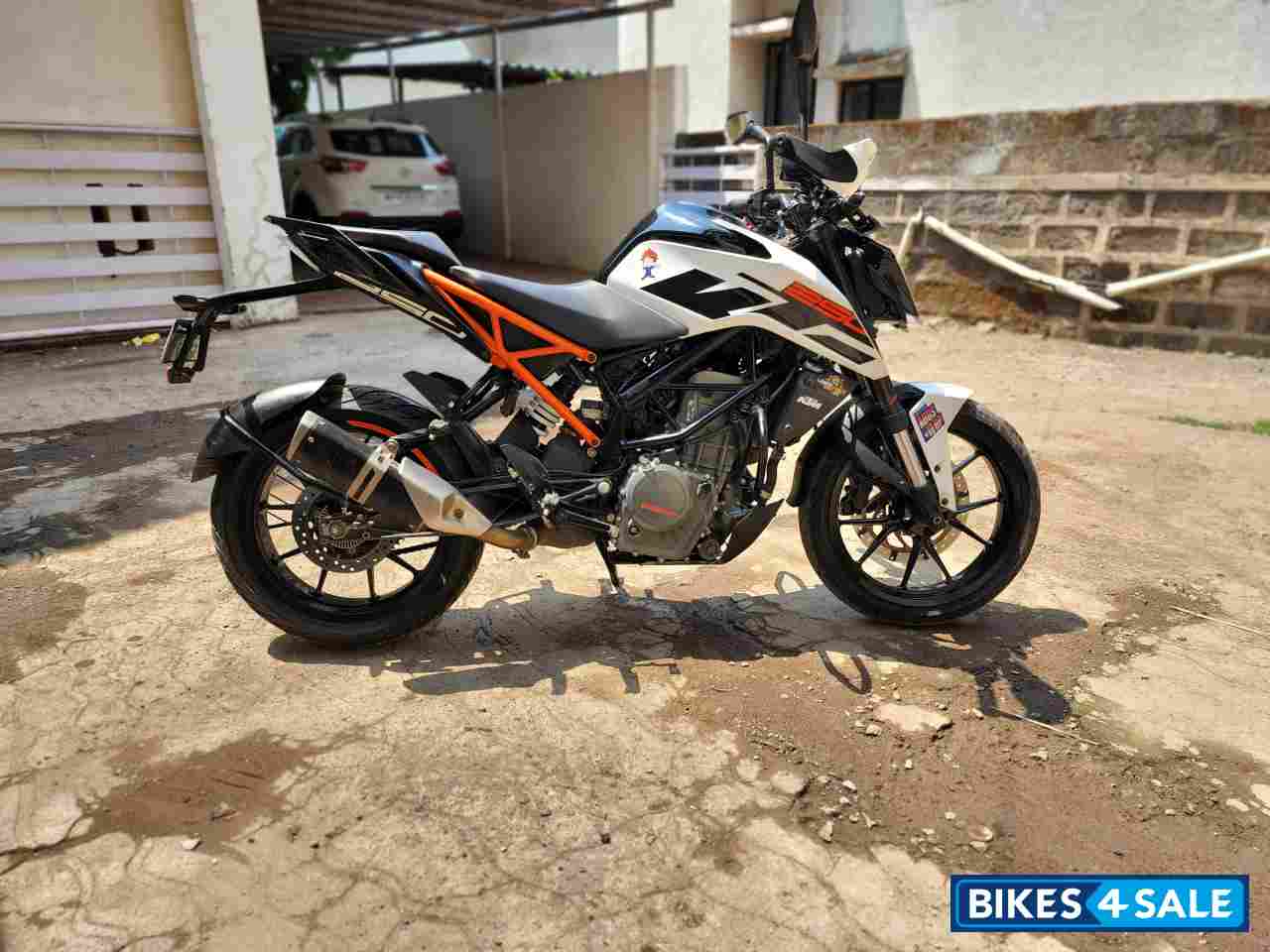 White KTM Duke 250